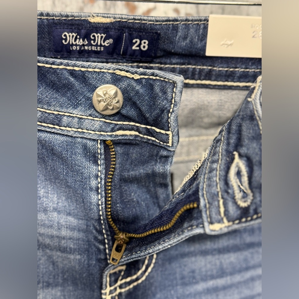 Miss Me Mid-Rise Bootcut Jeans Size 28x32 - Picture 5 of 11